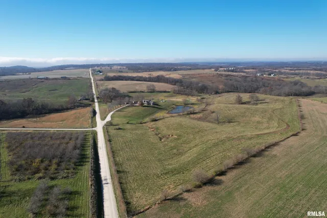 $524,900 | 24080 287th Avenue, Barry, IL 62312