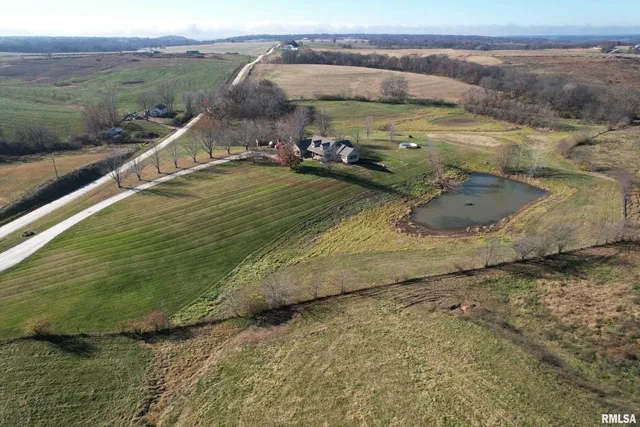 $524,900 | 24080 287th Avenue, Barry, IL 62312