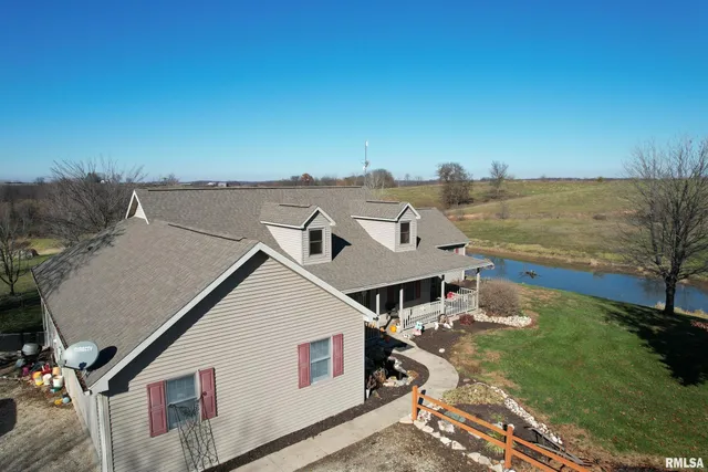 $524,900 | 24080 287th Avenue, Barry, IL 62312