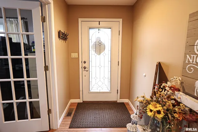 $524,900 | 24080 287th Avenue, Barry, IL 62312