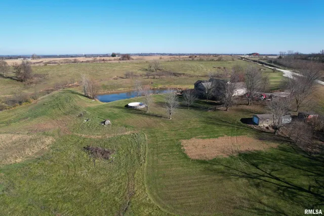 $524,900 | 24080 287th Avenue, Barry, IL 62312