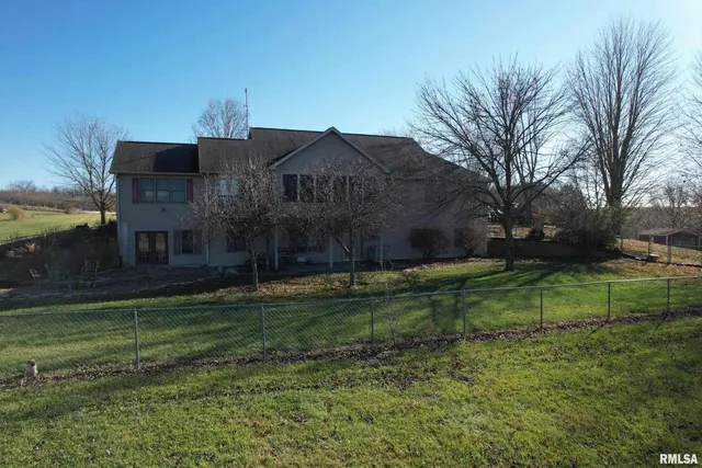 $524,900 | 24080 287th Avenue, Barry, IL 62312