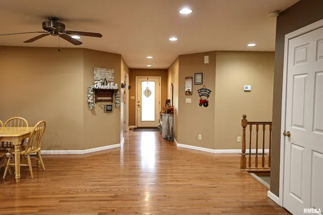 $524,900 | 24080 287th Avenue, Barry, IL 62312