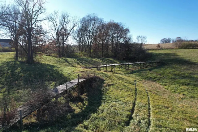 $524,900 | 24080 287th Avenue, Barry, IL 62312