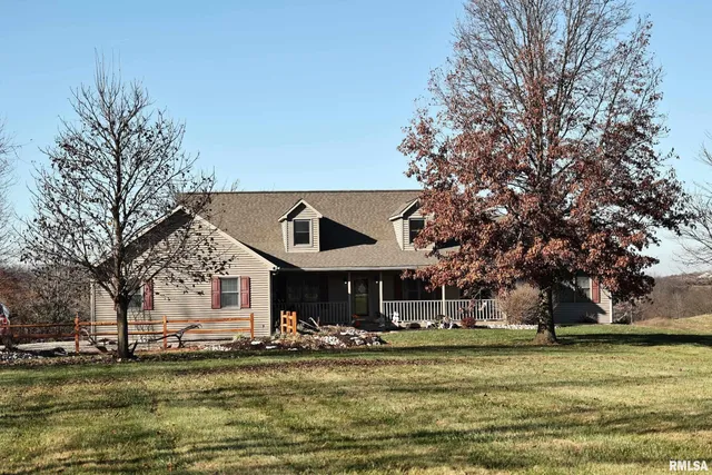 $524,900 | 24080 287th Avenue, Barry, IL 62312