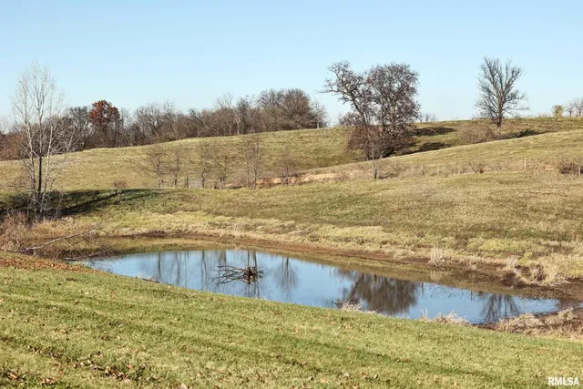 $524,900 | 24080 287th Avenue, Barry, IL 62312