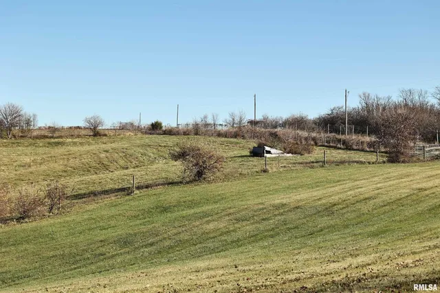 $524,900 | 24080 287th Avenue, Barry, IL 62312