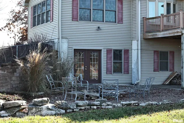 $524,900 | 24080 287th Avenue, Barry, IL 62312