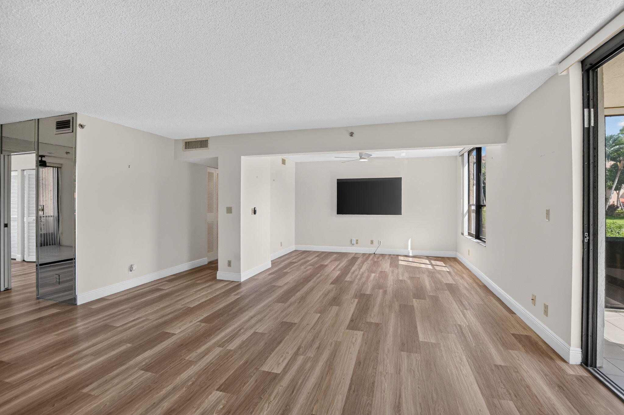 7201 Promenade Drive, Unit 101 Boca Raton, FL 33433 - Photo 5 of 39 Living Room