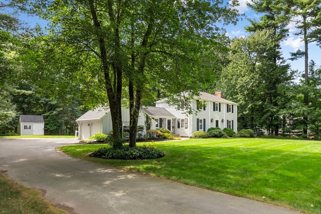 24 Edgemere Road Lynnfield, MA 01940 - Photo 3 of 42 Gallery Image 3