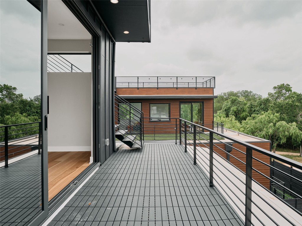 412 Kemp Street Austin, TX 78741 - Photo 25 of 37 View of balcony