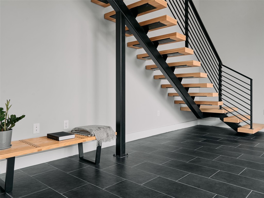 412 Kemp Street Austin, TX 78741 - Photo 29 of 37 View of stairs