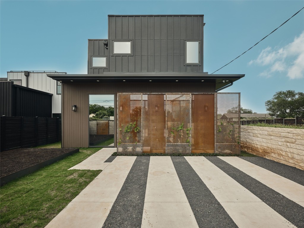 412 Kemp Street Austin, TX 78741 - Photo 5 of 37 Back of house featuring board and batten siding
