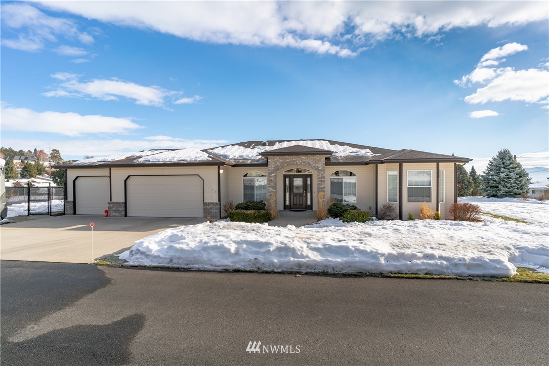 2308 Lester Road Wenatchee, WA 98801 - Photo 1 of 40 Gallery Image 1
