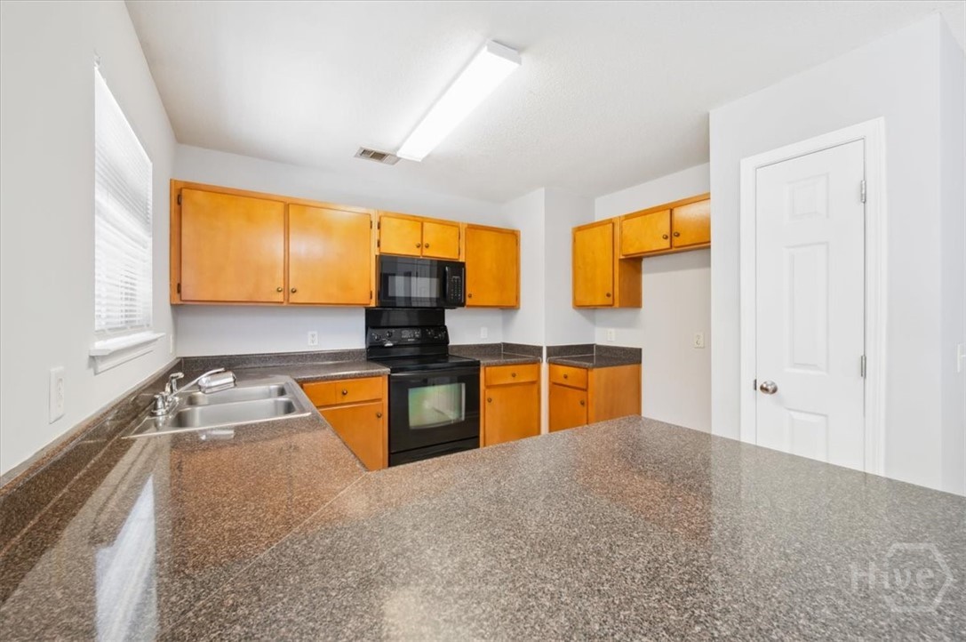 24 Stalwick Drive Pooler, GA 31322 - Photo 11 of 34 So much cabinetry and counter space.