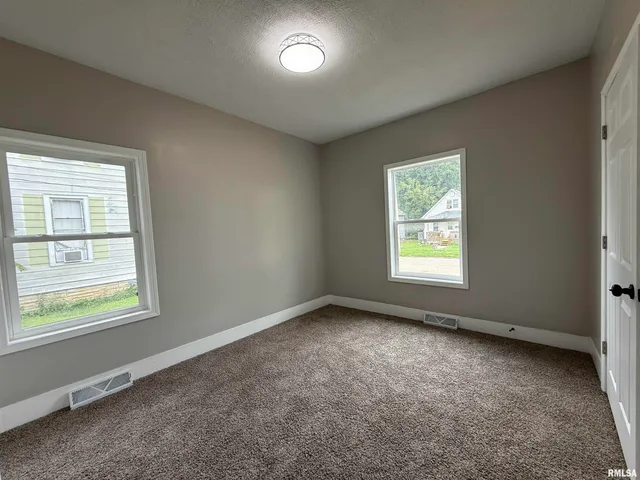 $150,000 | 233 West Spruce Street, Canton, IL 61520