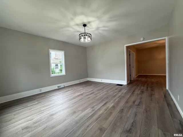 $150,000 | 233 West Spruce Street, Canton, IL 61520