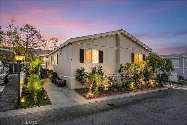 a front view of house with yard