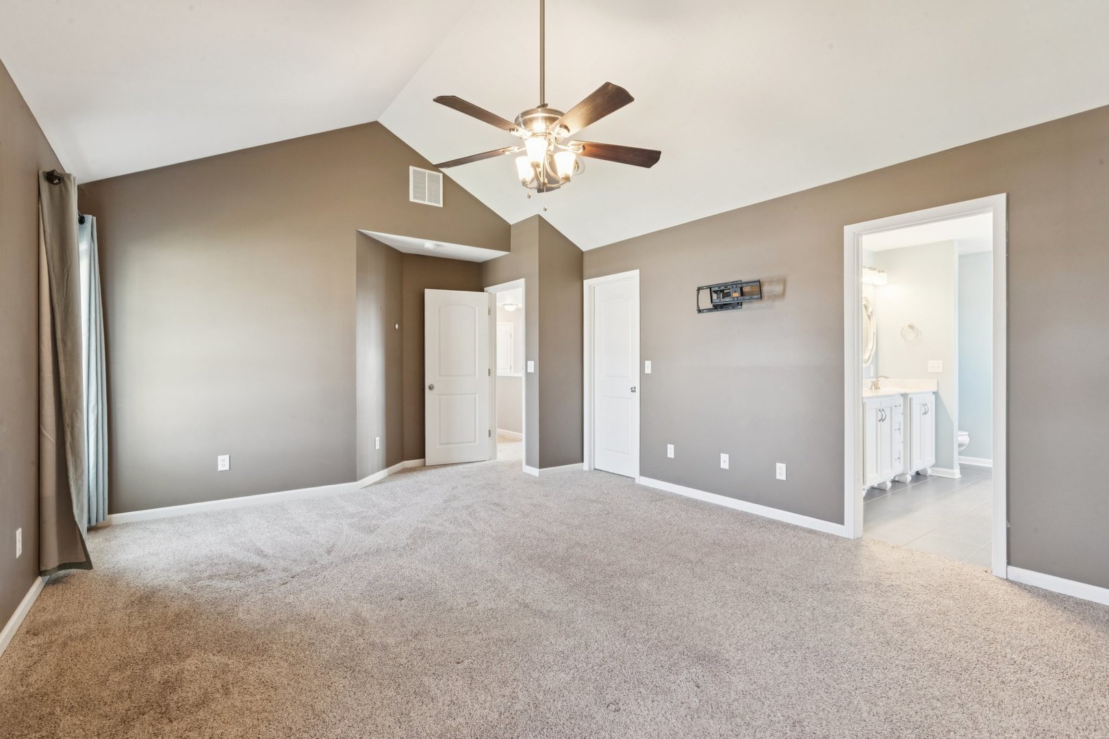 345 South Calkey Street Diamond, IL 60416 - Photo 23 of 50 a view of a livingroom with a ceiling fan