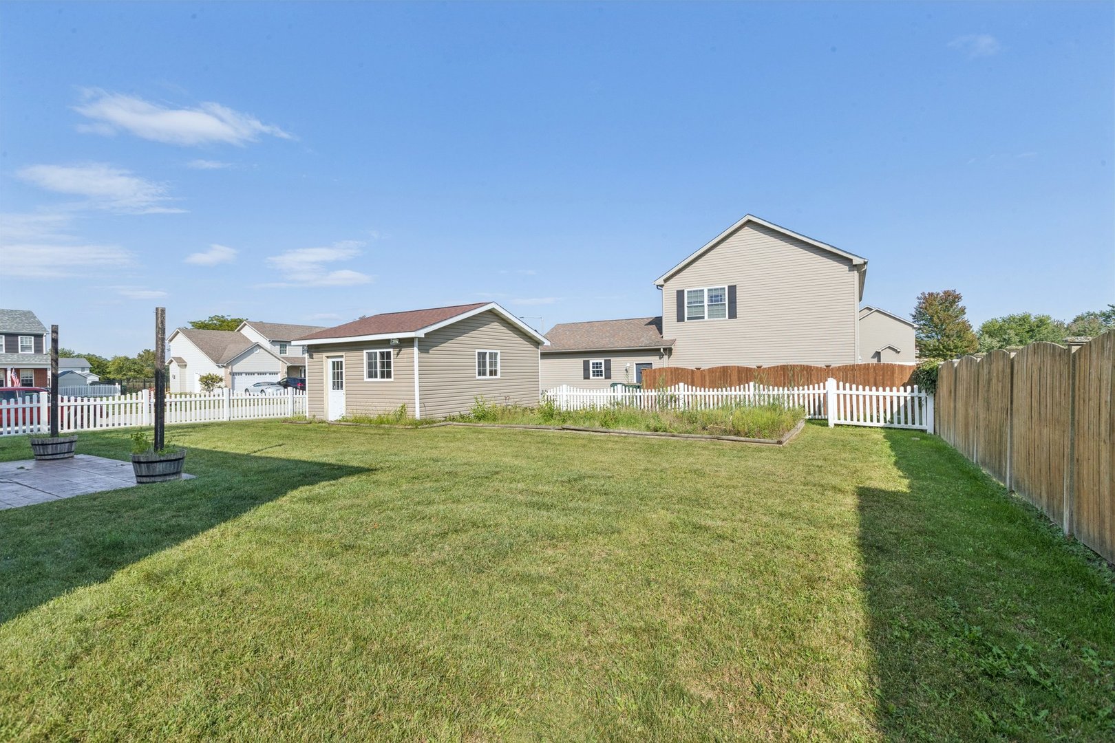 345 South Calkey Street Diamond, IL 60416 - Photo 49 of 50 a front view of a house with garden