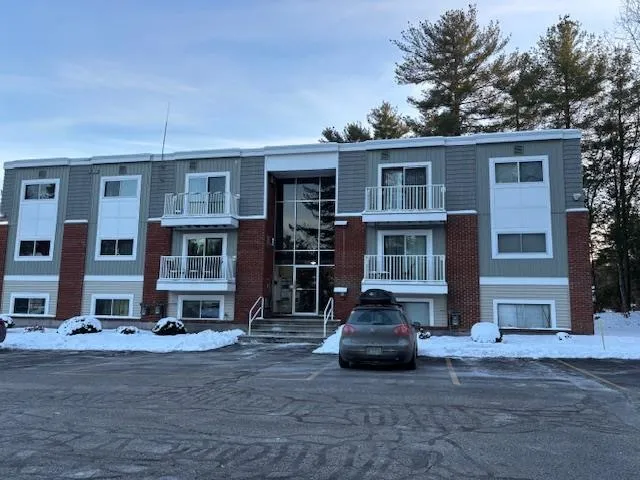 $1,690 | 131 J Capitol Hill Drive, Londonderry, NH 03053