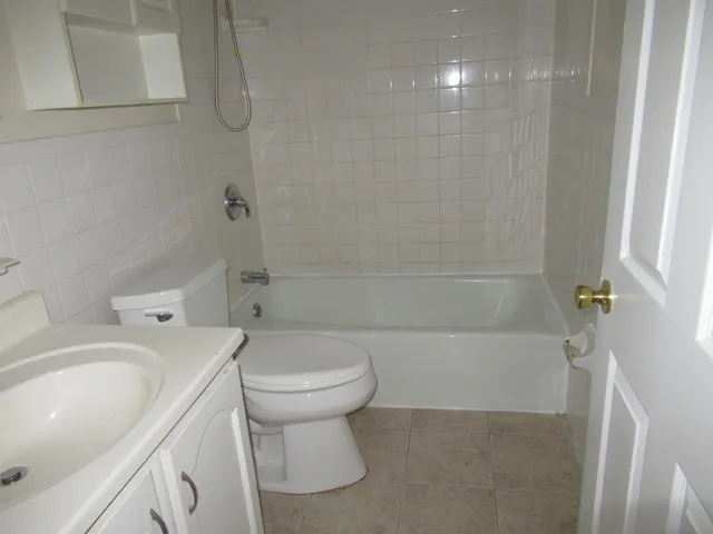 $1,690 | 131 J Capitol Hill Drive, Londonderry, NH 03053