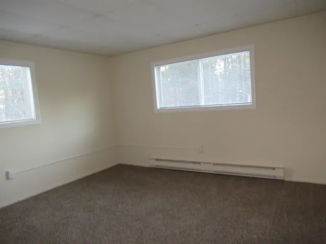 $1,690 | 131 J Capitol Hill Drive, Londonderry, NH 03053