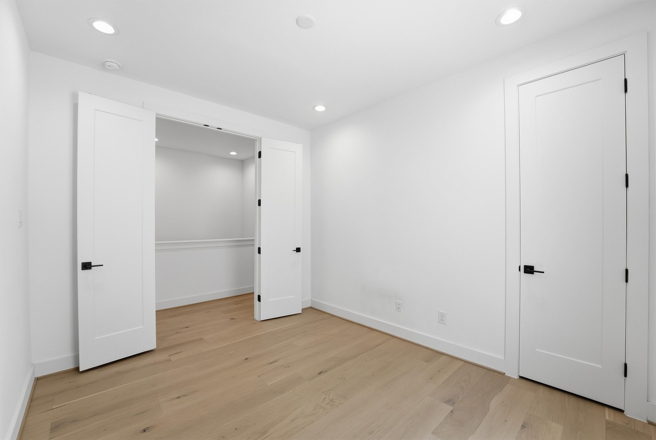 5004 Darling Street Houston, TX 77007 - Photo 21 of 41 Experience elegance with these stylish French doors.