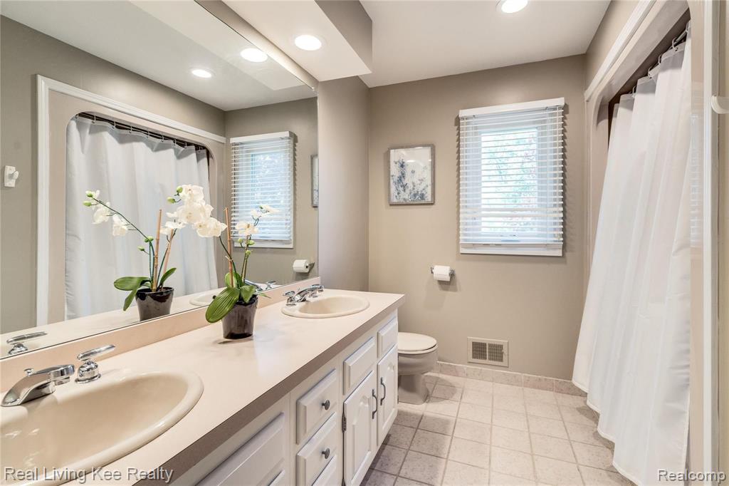 1730 Jason Circle Rochester Hills, MI 48306 - Photo 27 of 31
