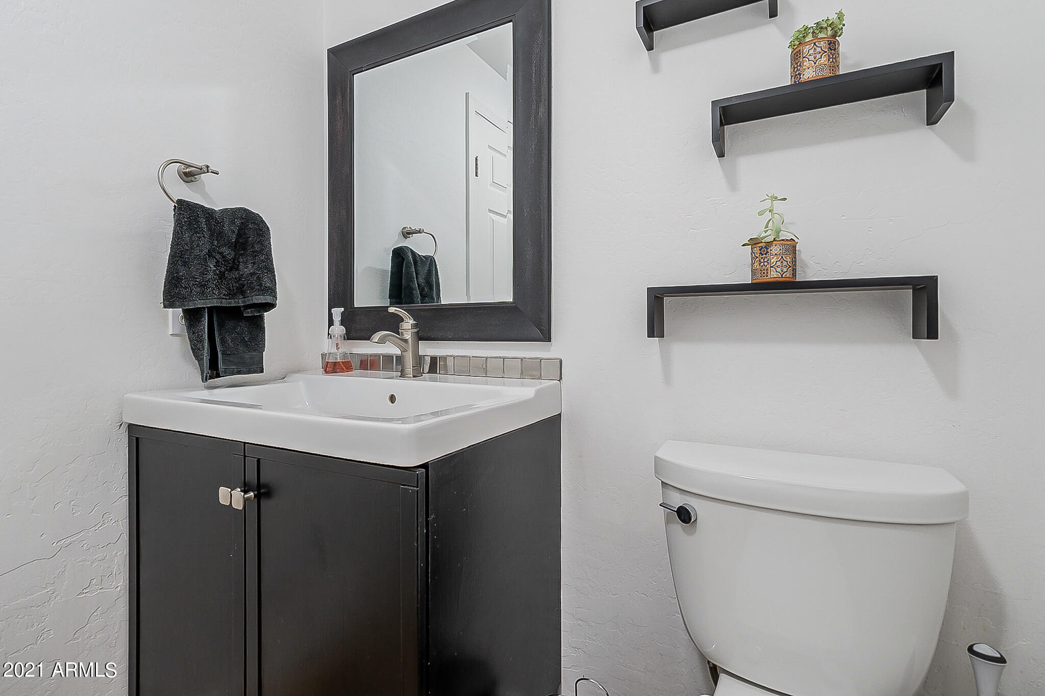 1413 East Mineral Road Gilbert, AZ 85234 - Photo 29 of 36 Mineral-27