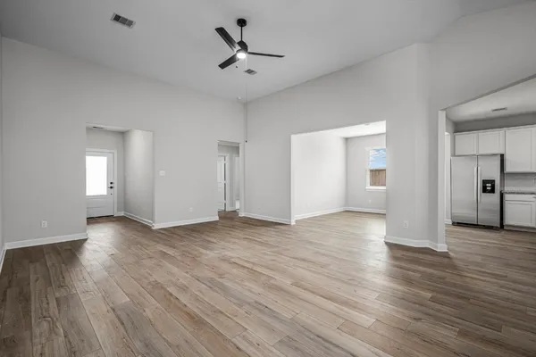 $2,800 | 14002 Starboard Reach Drive, Texas City, TX 77510