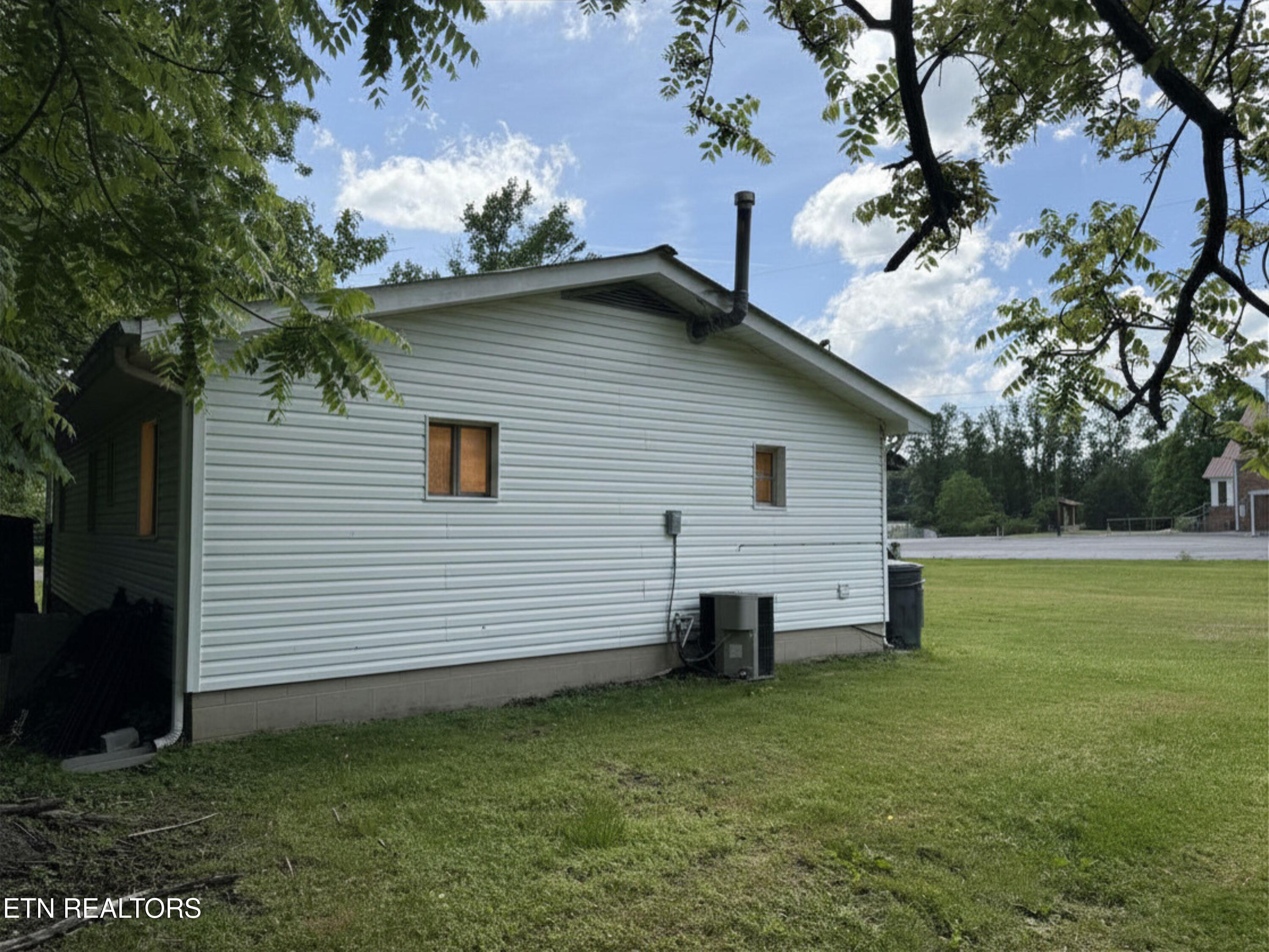 2391 Buffalo Road Oneida, TN 37841 - Photo 7 of 43 27