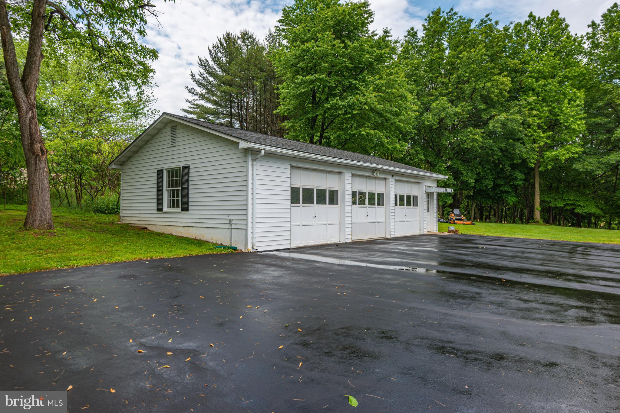 16460 Frederick Road Woodbine, MD 21797 - Photo 3 of 46 Gallery Image 3