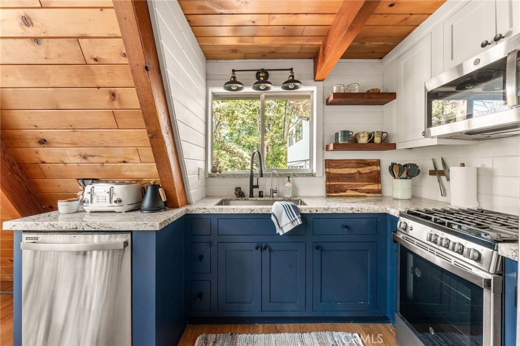 641 Buckingham Square Lake Arrowhead, CA 92352 - Photo 11 of 42