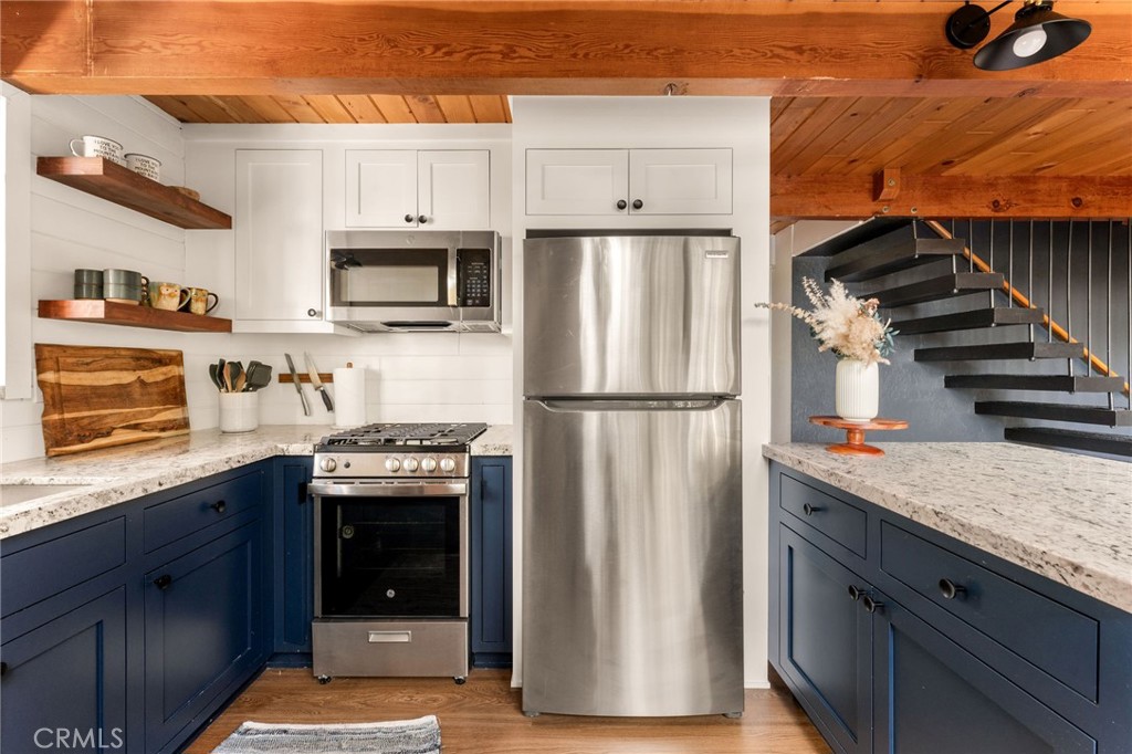 641 Buckingham Square Lake Arrowhead, CA 92352 - Photo 12 of 42