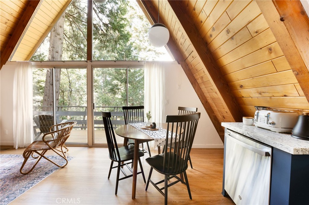 641 Buckingham Square Lake Arrowhead, CA 92352 - Photo 13 of 42