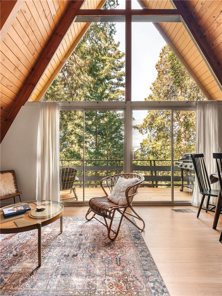 641 Buckingham Square Lake Arrowhead, CA 92352 - Photo 4 of 42