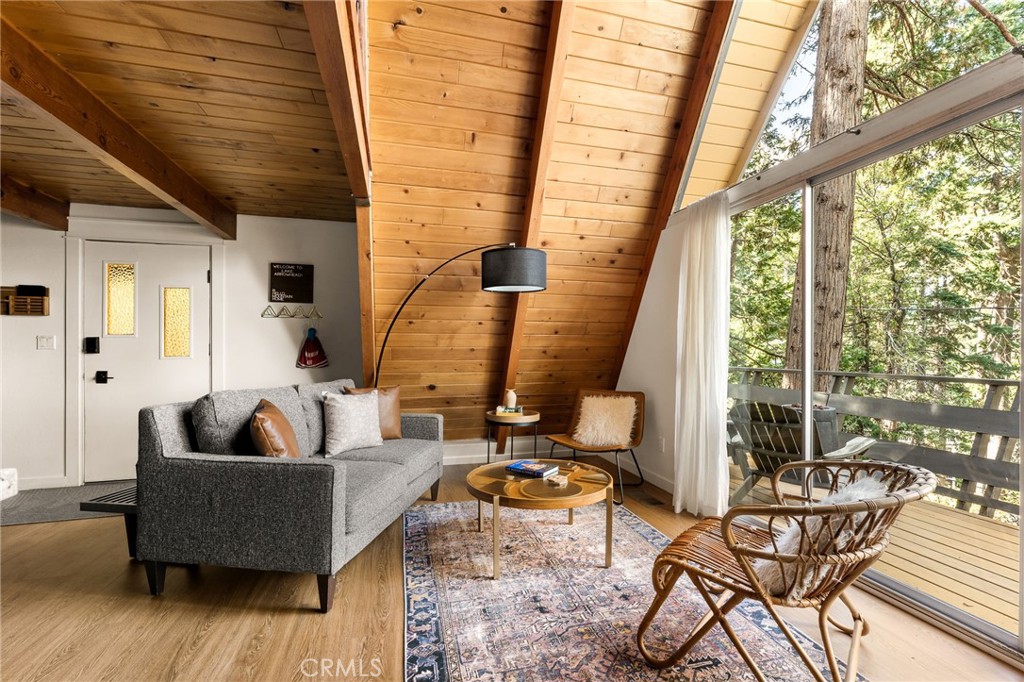 641 Buckingham Square Lake Arrowhead, CA 92352 - Photo 5 of 42