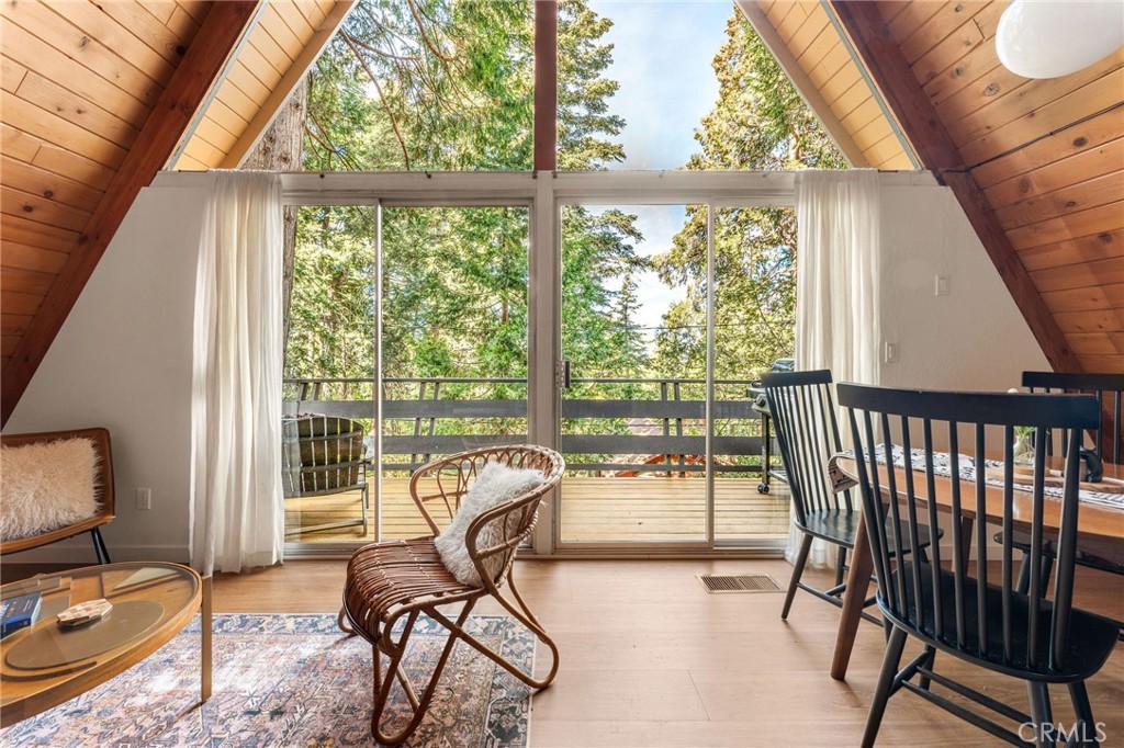 641 Buckingham Square Lake Arrowhead, CA 92352 - Photo 10 of 42