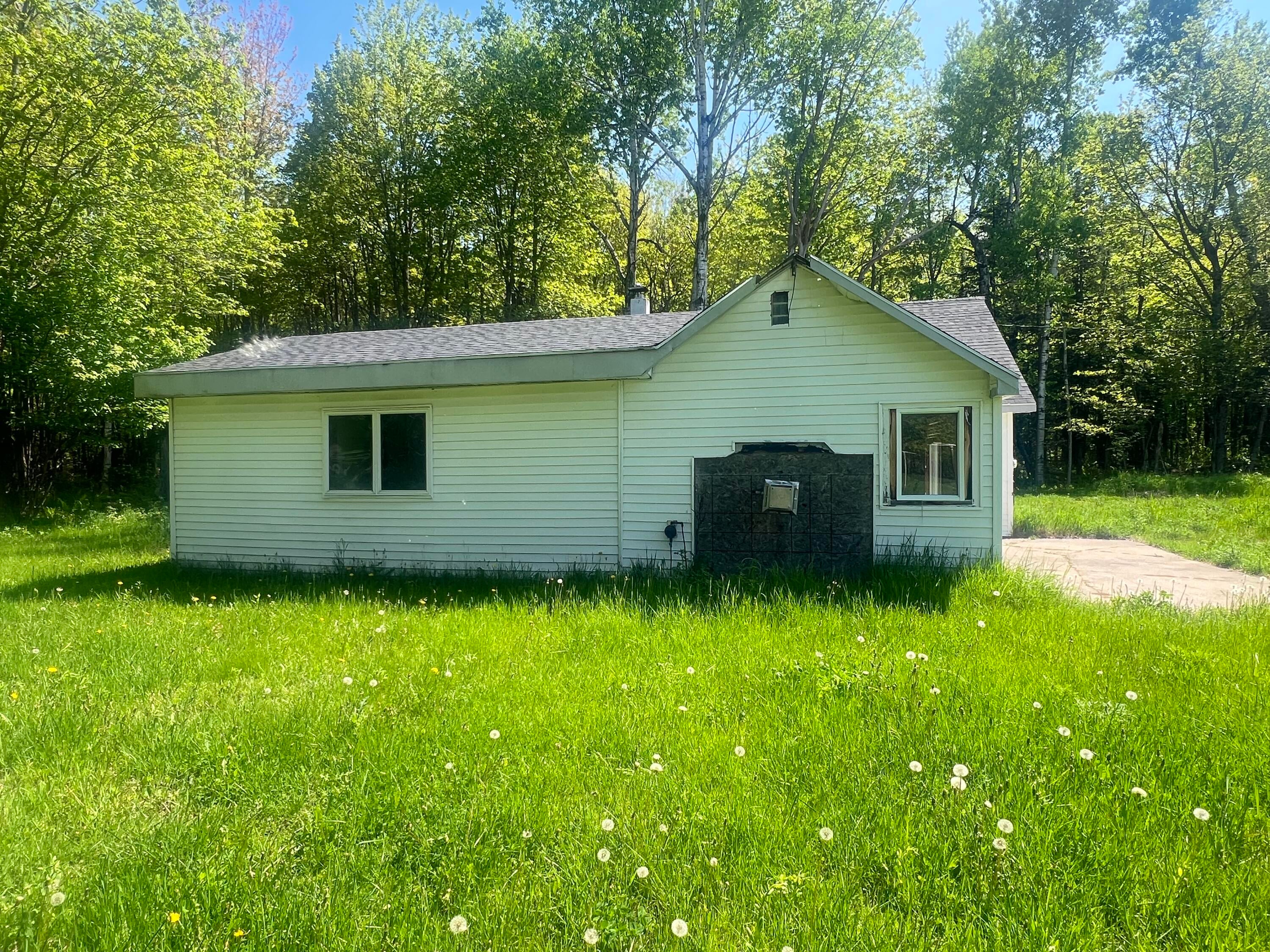 1020 West 20 Mile Road Dafter, MI 49724 - Photo 4 of 33 Gallery Image 4