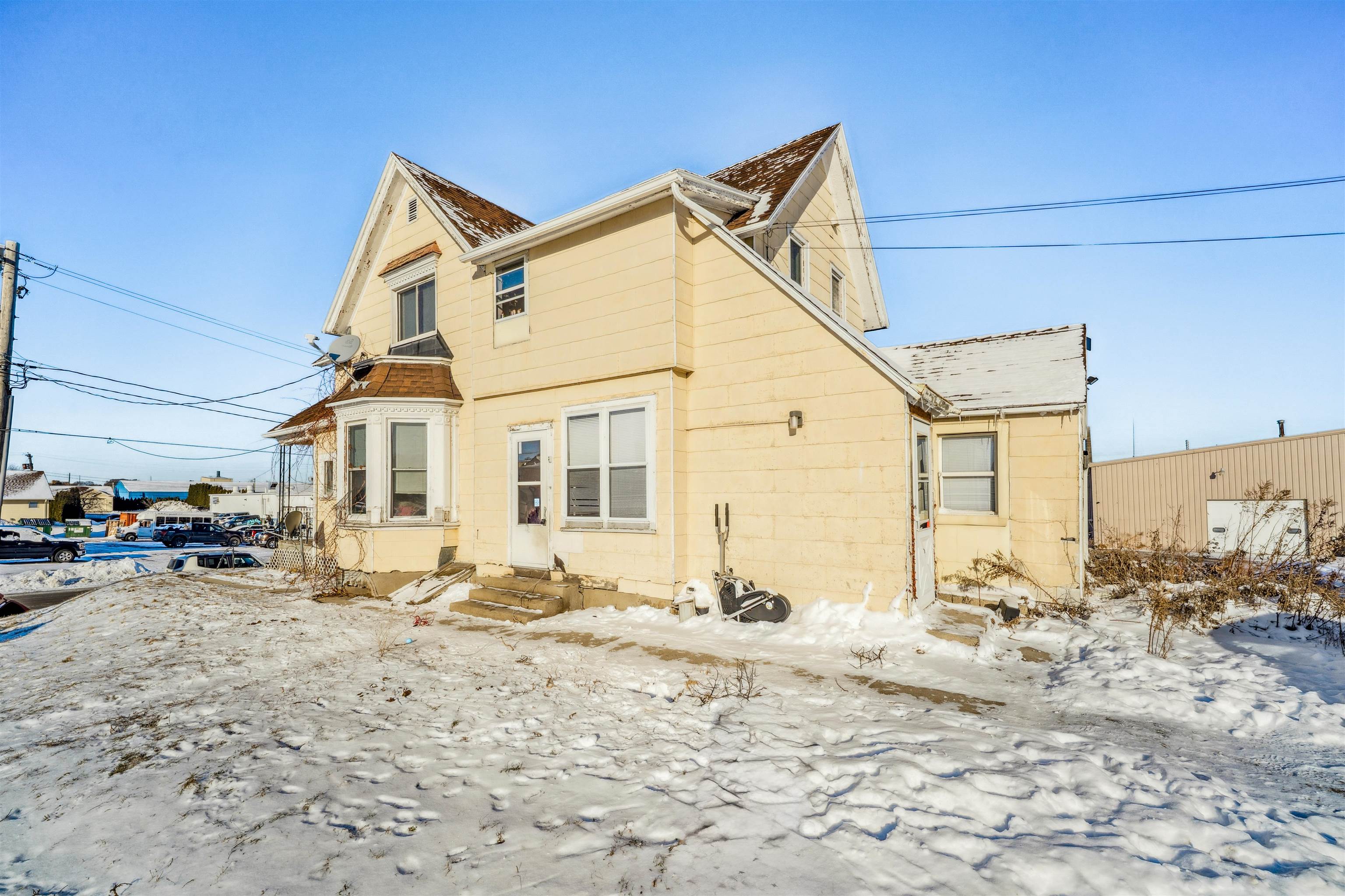 921 South 13th Street Manitowoc, WI 54220 - Photo 2 of 3