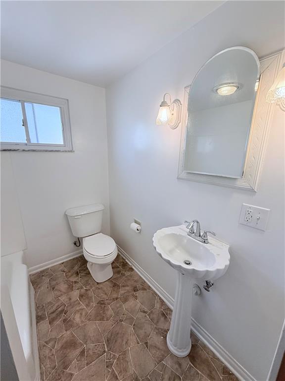 2724 Lookout Drive Elizabeth, PA 15037 - Photo 13 of 31 a bathroom with a toilet sink and mirror