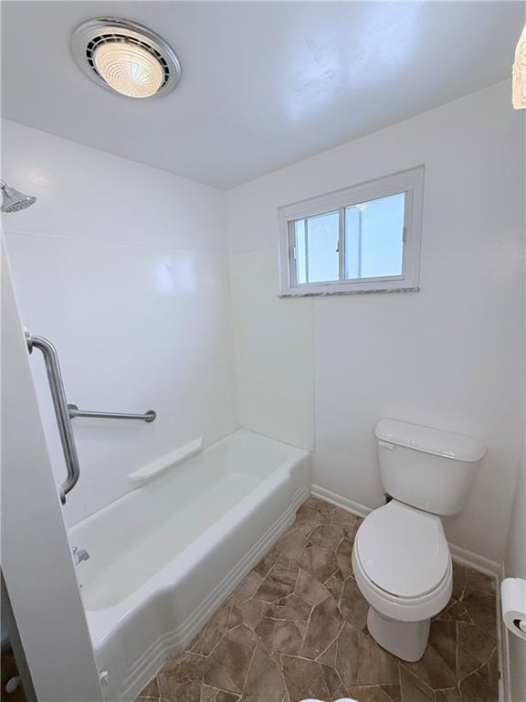 2724 Lookout Drive Elizabeth, PA 15037 - Photo 14 of 31 a bathroom with a toilet a sink and a mirror