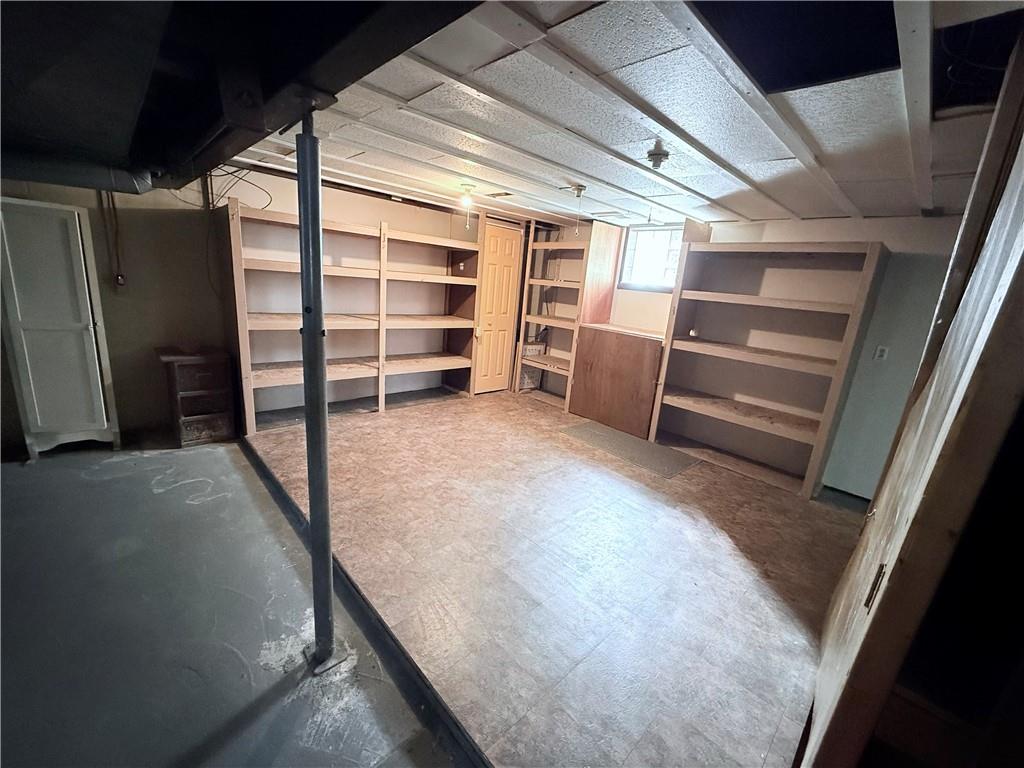 2724 Lookout Drive Elizabeth, PA 15037 - Photo 28 of 31 a view of room with walk in closet