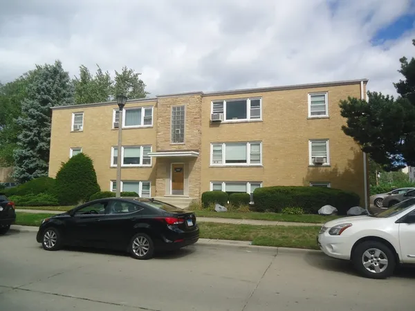 $2,500 | 4950 Greenwood Street, Unit 3E, Skokie, IL 60077