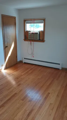 $2,500 | 4950 Greenwood Street, Unit 3E, Skokie, IL 60077