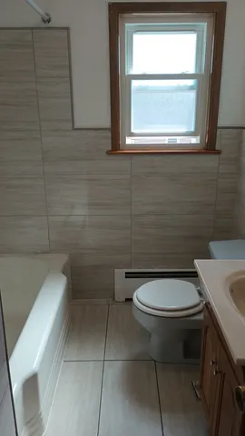 $2,500 | 4950 Greenwood Street, Unit 3E, Skokie, IL 60077