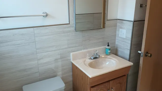 $2,500 | 4950 Greenwood Street, Unit 3E, Skokie, IL 60077