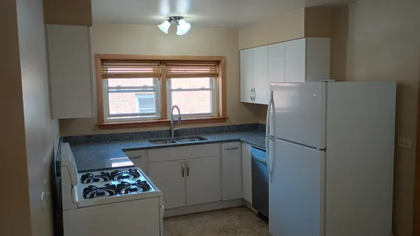 $2,500 | 4950 Greenwood Street, Unit 3E, Skokie, IL 60077