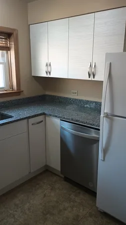 $2,500 | 4950 Greenwood Street, Unit 3E, Skokie, IL 60077